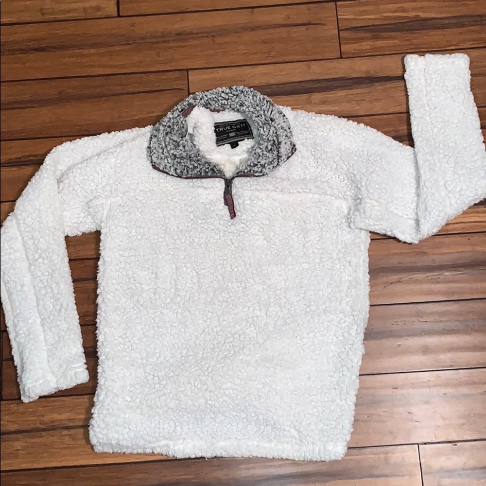 True Grit white fizzy pullover!!